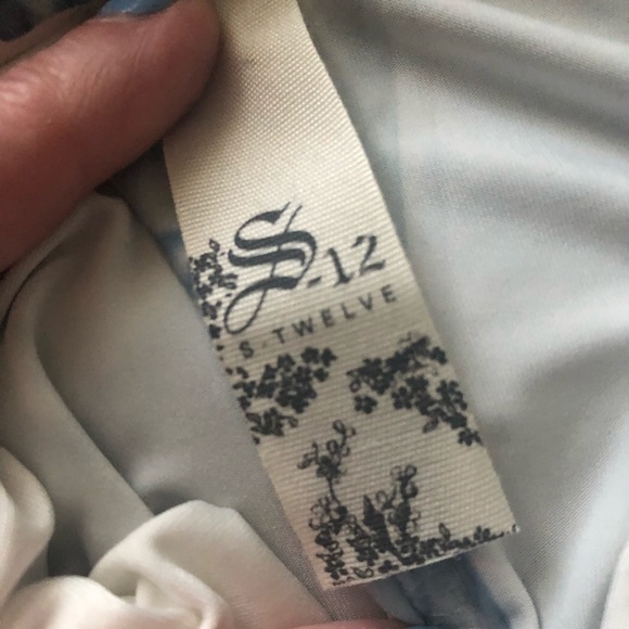 A figure hugging yet still dazzling swish of a fun blue & white flowered dress! - Picture 8 of 8